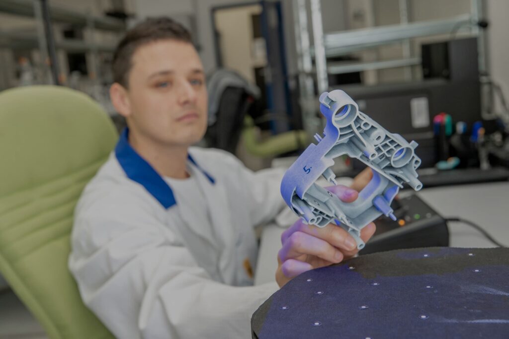 Simple tips for injectionmolded parts with complex features Fast Radius