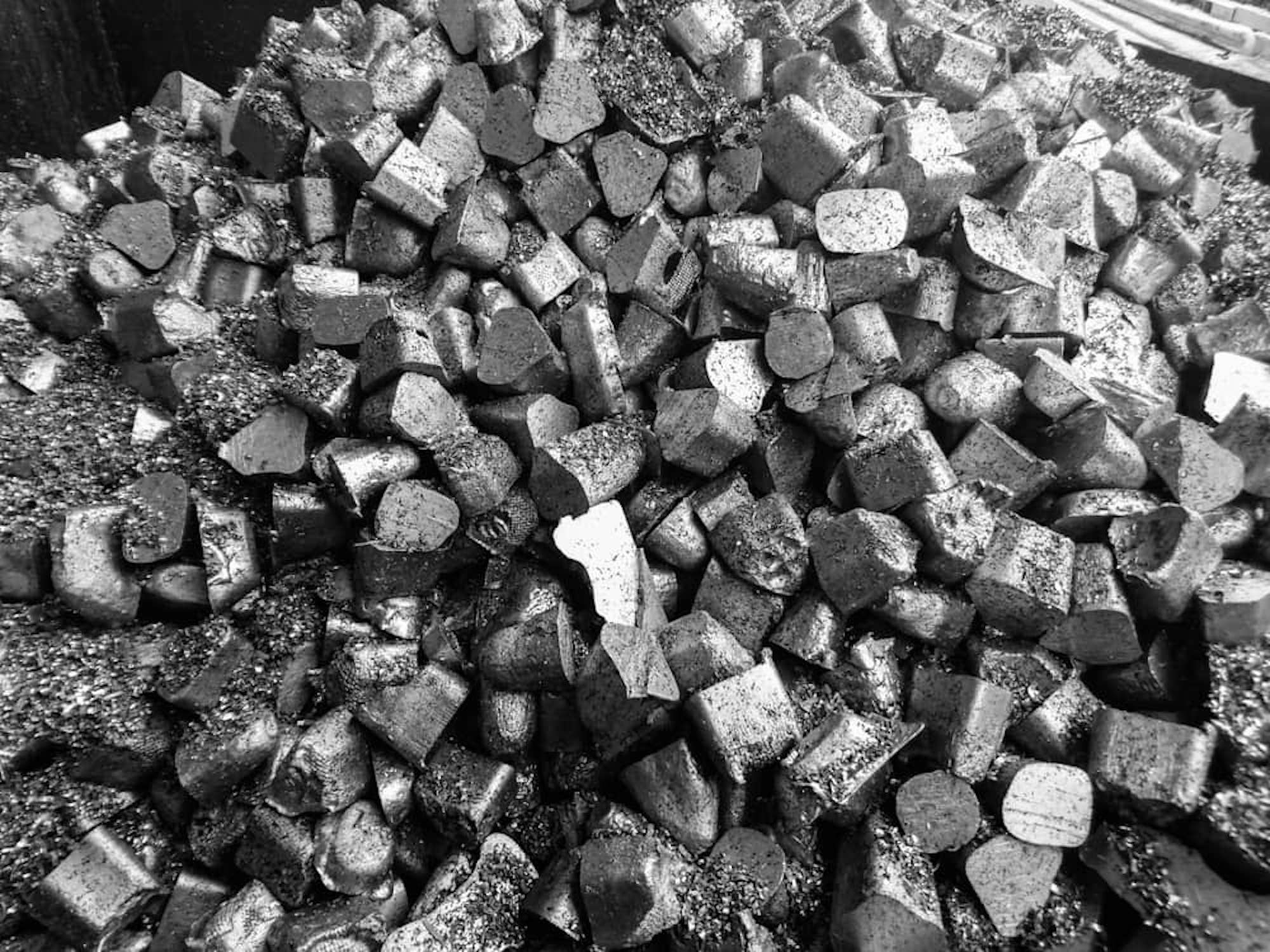 pile of aluminum alloys gray and silver