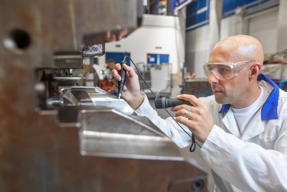 injection molding defects man inspecting